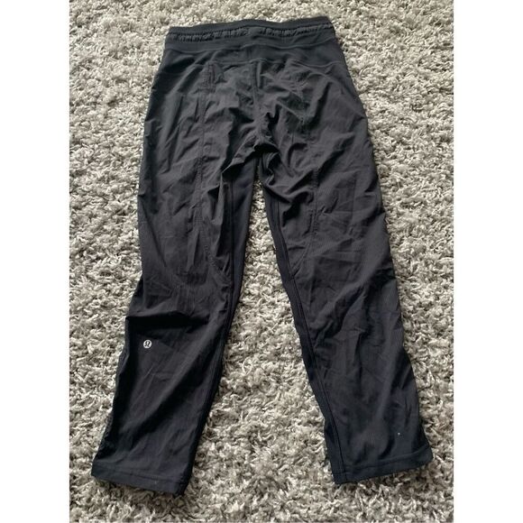 49 LULULEMON DANCE STUDIO BLACK UNLINED CROP CAPRI JOGGERS PANTS sz 4 - Picture 2 of 8